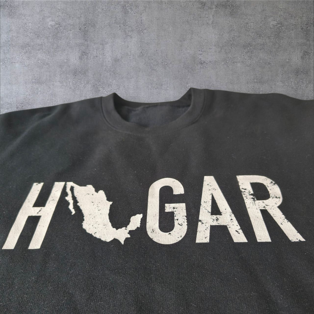 Sudadera de cuello redondo con estampado envejecido HOGAR, unisex